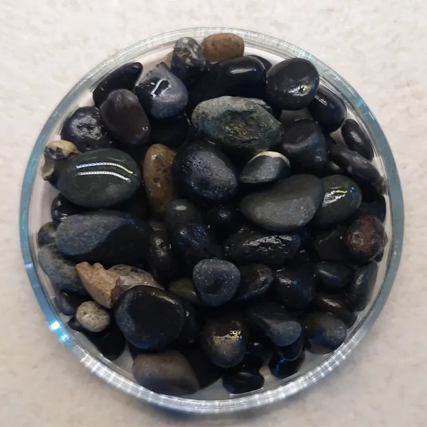 AquaDella Gravel Vulcano Widok jak wygląda w akwarium po zalaniu wodą