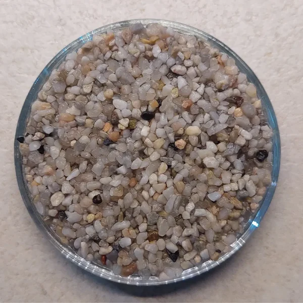 AquaDella Gravel Light Coarse Widok jak wygląda w akwarium po zalaniu wodą